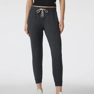 Vuori performance joggers